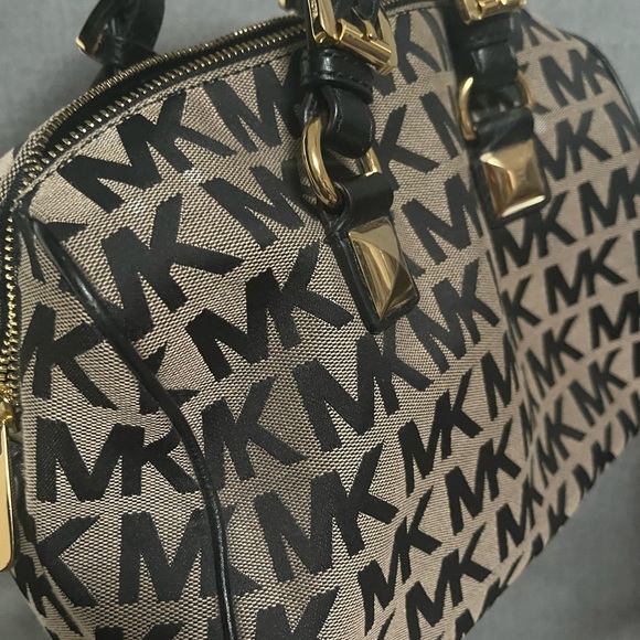 Michael Kors signature purse - Picture 3 of 6